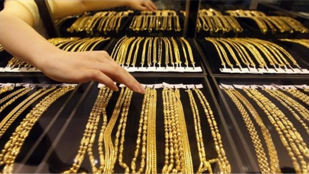 Gold Silver Prices Today: Yellow Metal Hovers Near ₹1.35 Lakh, Silver Touches ₹1.96 Lakh Amid Wedding Season Demand