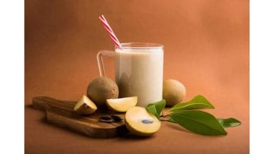 उन्हाळ्यात मुलांसाठी बनवा थंडगार ‘चॉकलेट चिकू मिल्कशेक’,