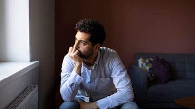 तुम्हालाही आहे सतत ओव्हरथिंकींग करण्याची सवय? ‘या’ सोप्या टिप्स फॉलो करून व्हा टेंशन फ्री