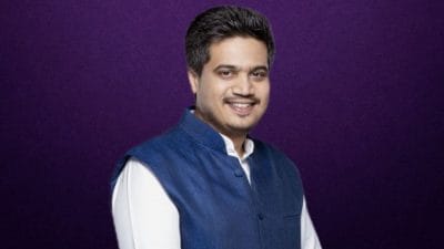 राज्यात रोज ८ शेतकरी आत्महत्या करत असताना जाहिरातीवर कोट्यावधीची उधळण कशासाठी? आमदार रोहित पवारांचा सवाल