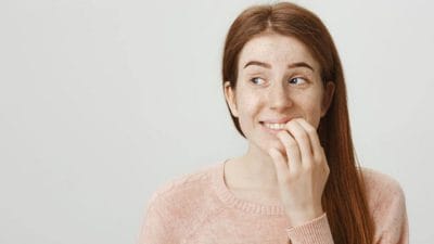 तुम्हालाही आहे सतत नखे खाण्याची सवय? जाणून घ्या होणारे दुष्परिणाम