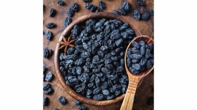 अनेक समस्यांवर गुणकारी ठरेल ‘काळ्या मनुकांचे’ सेवन जाणून घ्या फ़ायदे