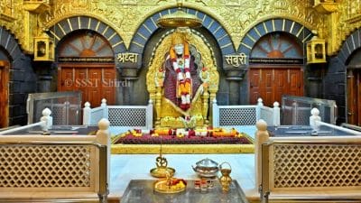 Sai baba Darshan: नववर्षाच्या पूर्वसंध्येला शिर्डीत साईभक्तांची गर्दी; दर्शनासाठी रांगा !