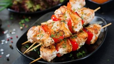 घरीच बनवा रेस्टॉरंट स्टाईल पनीर टिक्का, पाहा रेसिपी