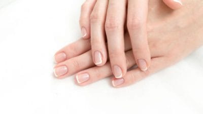 नखांवरून ओळखता येते आरोग्य, जाणून घ्या कोणती नखे कोणते आजार दर्शवतात