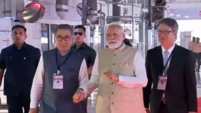 आता जगभरात मेड इन इंडिया इलेक्ट्रिक व्हेकल्स चालतील, गुजरात प्लांटमधून 100 देशांना होणार निर्यात