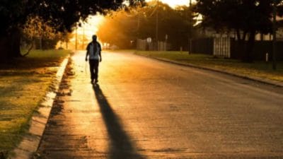 Astro Tips : रस्त्याने चालताना या गोष्टी चुकूनही ओलांडू नका अन्यथा…