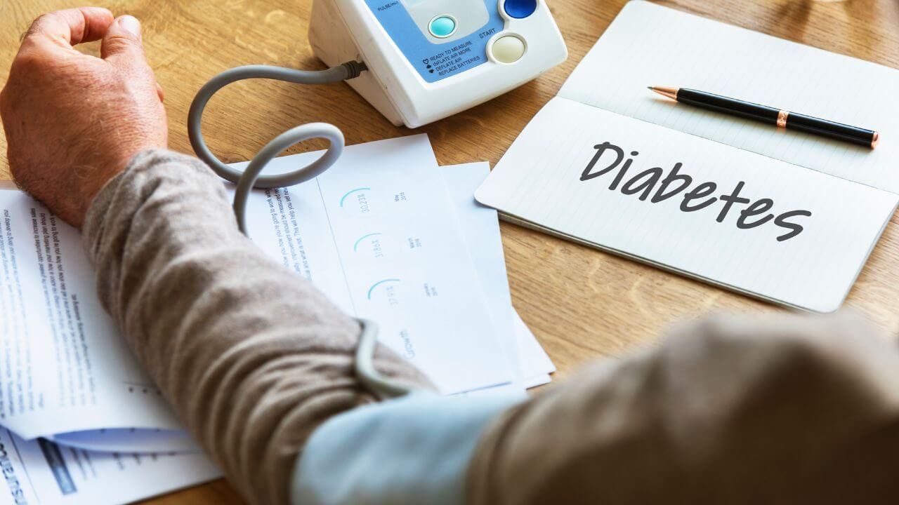 स्वयंपाकघरातील ४ पदार्थ डायबिटीससाठी आहेत वरदान, लगेच नियंत्रित करतील रक्तातील साखर