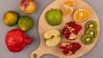 डायबिटीसमध्ये कोणती फळे खावीत आणि कोणती टाळावीत? जाणून घ्या