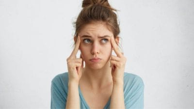 कपाळावरील सुरकुत्या कमी करण्यासाठी फायदेशीर आहेत ‘हे’ ३ उपाय, आजपासून करा ट्राय