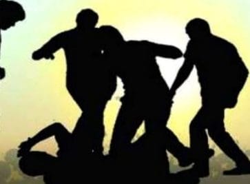 प्रापर्टी विवाद में भिड़े दो गुट, डंडो से एक द��सरे को पीटा