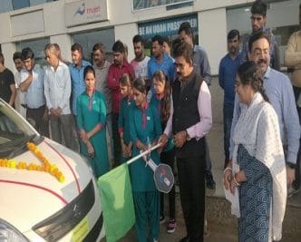 महिलाओं को सखा कैब की सौगात, सांसद ने दिखाई हर झंडी