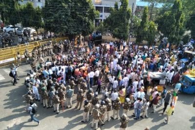 सरकार के खिलाफ भाजपा का आंदोलन, पुलिस से झड़प, जलाई बिजली बिलों की होली