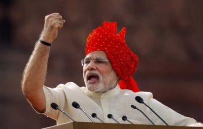 प्रधानमंत्री नरेंद्र मोदी ने सूरत में किया रोड शो, 600 ड्रोन से किया गया स्वागत