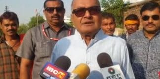 Former-minister-Jayant-Malaiya-voted-damoh-lok-sabha-elections-2019-