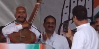 congress-candidate-hymns-in-front-of-rahul-gandhi-shujalpur-mp