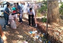 governor-looking-at-the-dirt-in-pachmarhi-started-cleaning-himself-