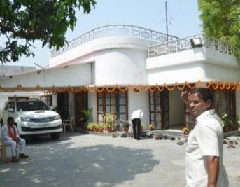 बंगलों पर इन पूर्व मंत्रियों का अब तक कब्जा, अब देना होगा दस गुना किराया