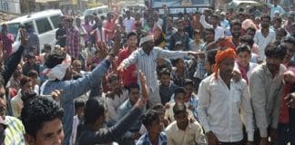angry-farmers-jam-on-the-bhopal-sagar-route-due-to-low-prices-of-paddy