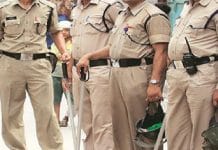 Attacking-the-police-team-rescued-the-culprit-on-the-gunpoint-in-rajgadh