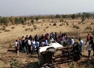 Painful-road-accident-9-people-killed-in-car-and-trale-collision-in-sagar