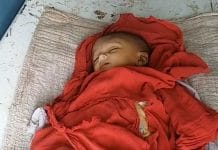 -Drunken-father-drops-4-months-old-son-on-the-ground-in-damoh