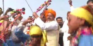 After-flag-hosting-in-barwani-home-minister-bala-bacchan-dance