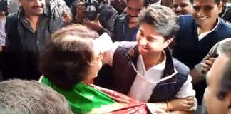 mp-election-scindia-and-minister-maya-singh-meet-during-voting-in-gwalior