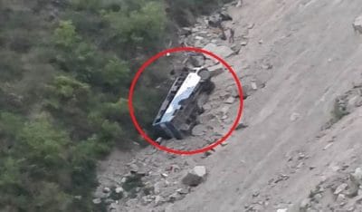 भीषण सड़क हादसा : 200 फीट गहरी खाई में जा गिरी बस, मची चीख-पुकार, 12 की मौत, कई घायल