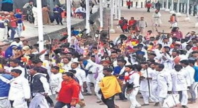 रतनगढ़ मंदिर पहुंचे बड़ी संख्या में श्रद्धालु, इसलिये है प्रसिद्ध यह स्थान