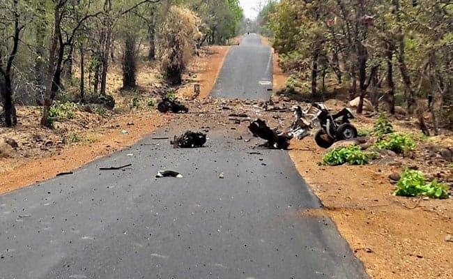 महाराषà¥à¤à¥à¤° à¤à¥ à¤à¤¢à¤¼à¤à¤¿à¤°à¥à¤²à¥ मà¥à¤ IED बà¥à¤²à¤¾à¤¸à¥à¤, नà¤à¥à¤¸à¤²à¤¿à¤¯à¥à¤ नॠपà¥à¤²à¤¿à¤¸ à¤à¥ à¤à¤¾à¤¡à¤¼à¥ à¤à¤¡à¤¼à¤¾à¤, 15 à¤à¤µà¤¾à¤¨à¥à¤ à¤à¥ मà¥à¤¤: सà¥à¤¤à¥à¤°