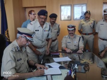 नए डीजीपी ने संभाला पदभार , सिंधिया को घेरने की तैयारी में सरकार