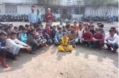 नाराज छात्रों ने किया थाने का घेराव, जमकर हंगामा, मौके पर पुलिस बल