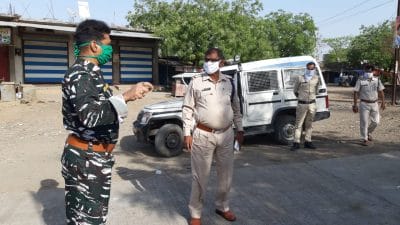 कोरोना संकटकाल में परिवार सहित जनसेवा में जुटे एसडीओपी