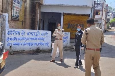 टीकमगढ़: 2 सगी बहनों की रिपोर्ट कोरोना पॉजिटिव आने से हड़कंप, लगाया कर्फ्यू