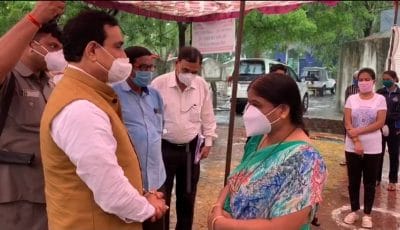 बारिश के बीच जेपी अस्पताल पहुंचे स्वास्थ्य मंत्री, लिया स्वास्थ्य सुविधाओं का जायजा