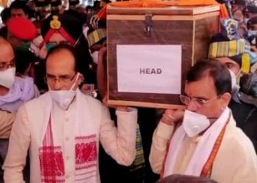 शहीद दीपक सिंह को अंतिम विदाई देने उमड़ा जनसैलाब, पत्नी को सरकारी नौकरी, गांव में बनेगी प्रतिमा