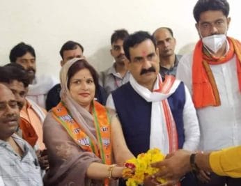 दतिया में कांग्रेस को झटका, महिला प्रदेश पदाधिकारी अंजू शर्मा भाजपा में शामिल