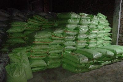 रतलाम : यूरिया मिला सैंकड़ों बोरी खेती के लिए नहीं है एक फुट भी जमीन, जांच के आदेश