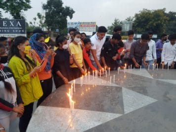 बैतूल- हाथरस की घटना पर आक्रोश, कैंडल मार्च निकाला