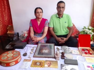 महात्मा गांधी के लिए अनोखा प्रेम, सालों से संजों रहे गांधी से जुड़ी चीजें