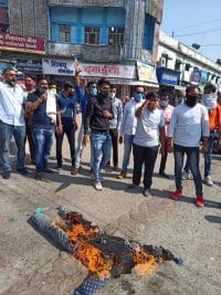 फूल सिंह बरैया के बयान से नाराज करणी सेना ने किया उनका पुतला दहन