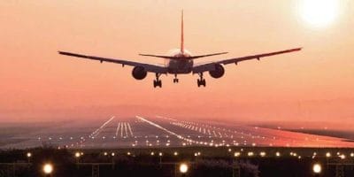 फ्लाइट में चोरी-छिपे सिगरेट पी रही थी युवती, एयरपोर्ट पर उतरते ही गिरफ्तार