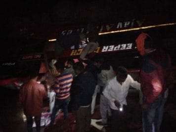 Jhabua Accident: बड़ा हादसा, अनियंत्रित होकर पुल में गिरी बस, एक की मौत, कई दर्जन घायल