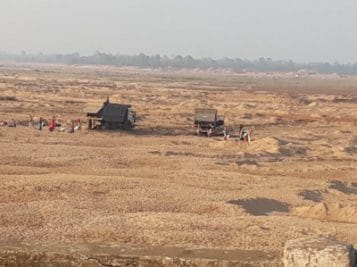 वहाँ मंच से सीएम ने दी भूमाफिया को चेतावनी, पास ही तवा नदी पर होता रहा अवैध उत्खनन