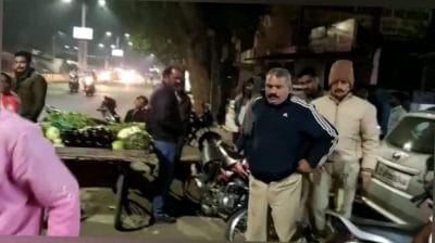 Jabalpur News: अय्याशी के नशे में डूबे पुलिसकर्मी, स्थानीय लोगों ने घर मे घुसकर पकड़ा