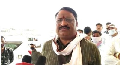 VIDEO: धार कलेक्टर की दो टूक- समय सीमा में काम पूरा नहीं किया तो होगी कार्रवाई