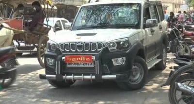 नियम विरोधी नंबर प्लेट लगाने के चलते, पूर्व महापौर की गाड़ी का कटा चालान