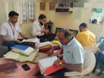 Breaking: आय से अधिक संपति मामले में पटवारी के घर EOW का छापा, कार्रवाई जारी