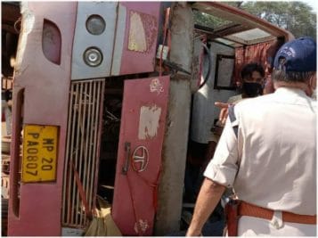 Jabalpur News: अनियंत्रित होकर बस पलटी, 20 मजदूर घायल पांच की हालत नाजुक